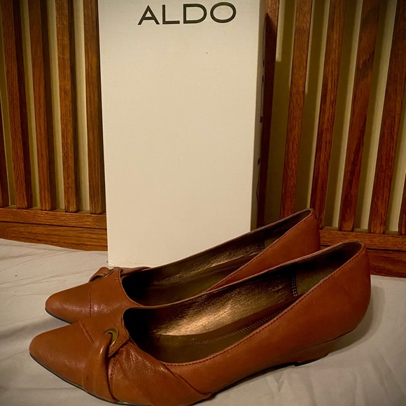 ALDO - Rochlin Tan Small Wedge Flats In Size 39 EU - Picture 2 of 4
